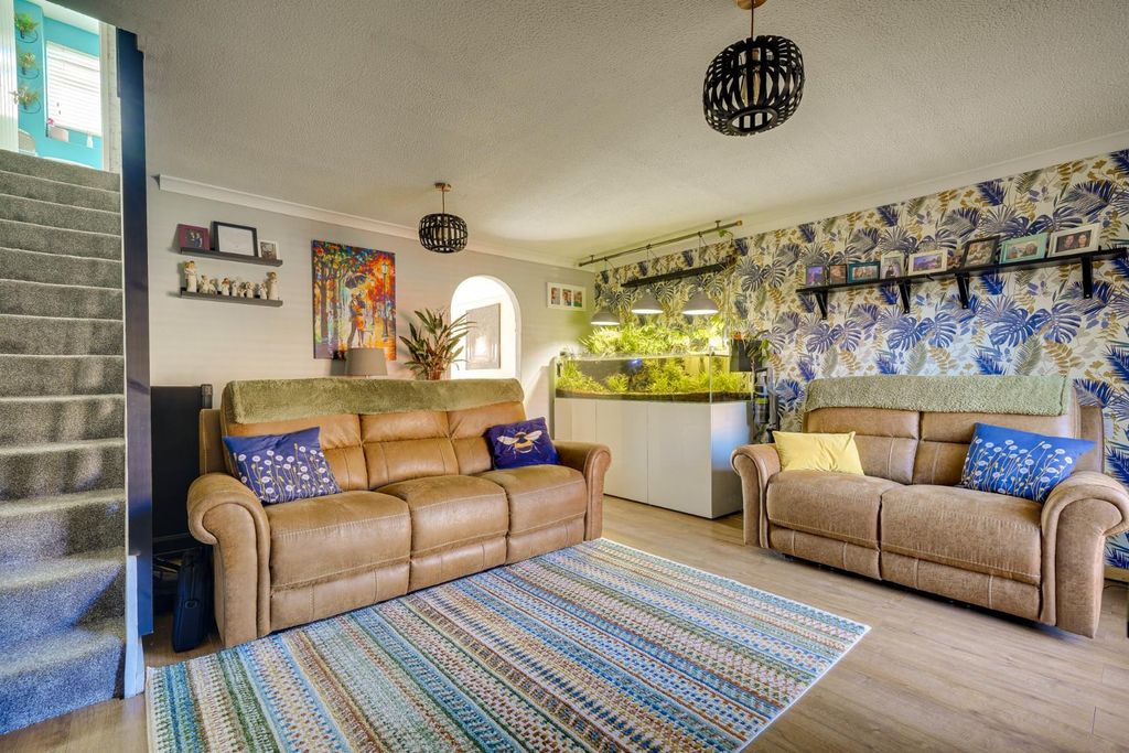 Property photo 2 of 19
