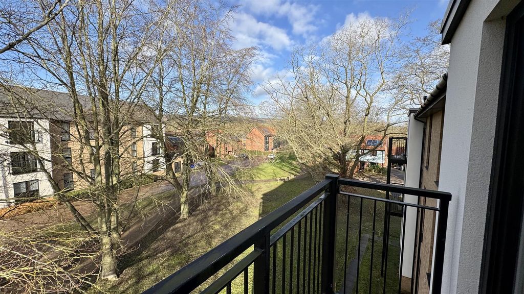 Property photo 1 of 11 Balcony