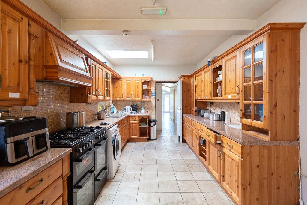 Property photo 2 of 23 Picture No. 05