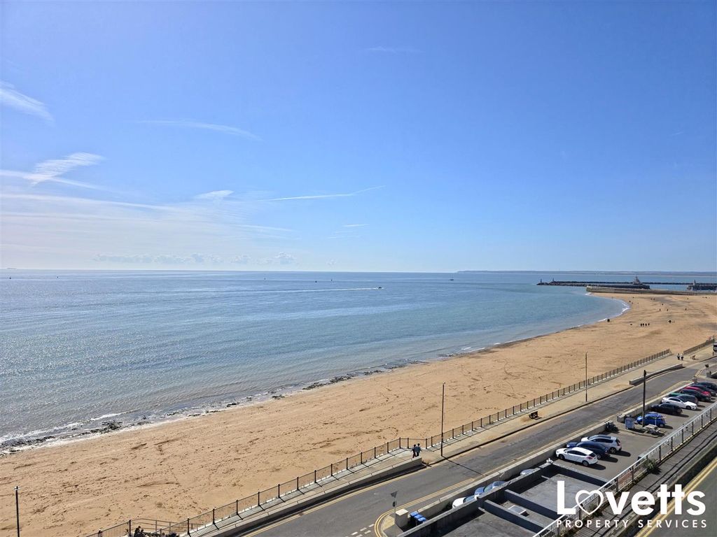 Property photo 2 of 7 Sea Front