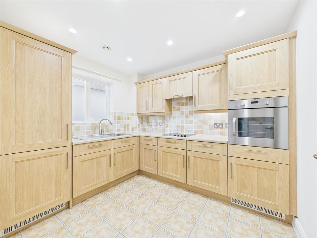 Property photo 2 of 11