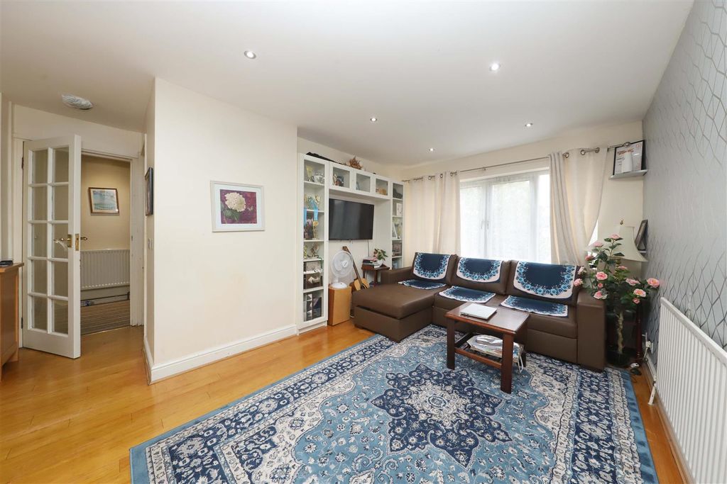 Property photo 3 of 9 Living Room