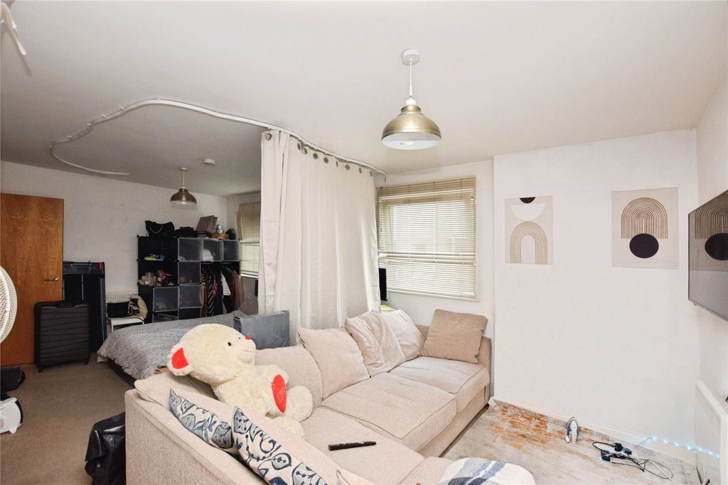 Property photo 2 of 7 Picture No. 10