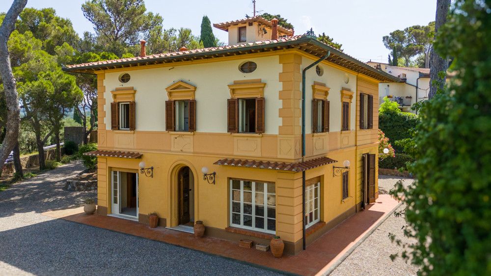 Property photo 2 of 40