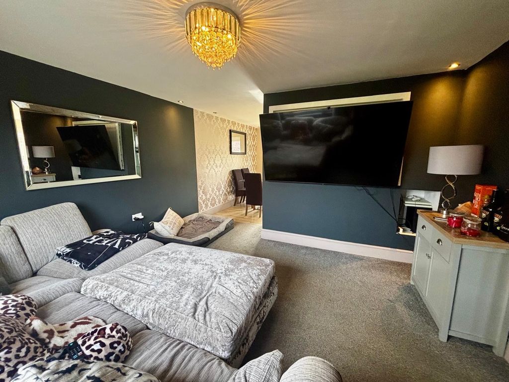 Property photo 3 of 18 Balcony