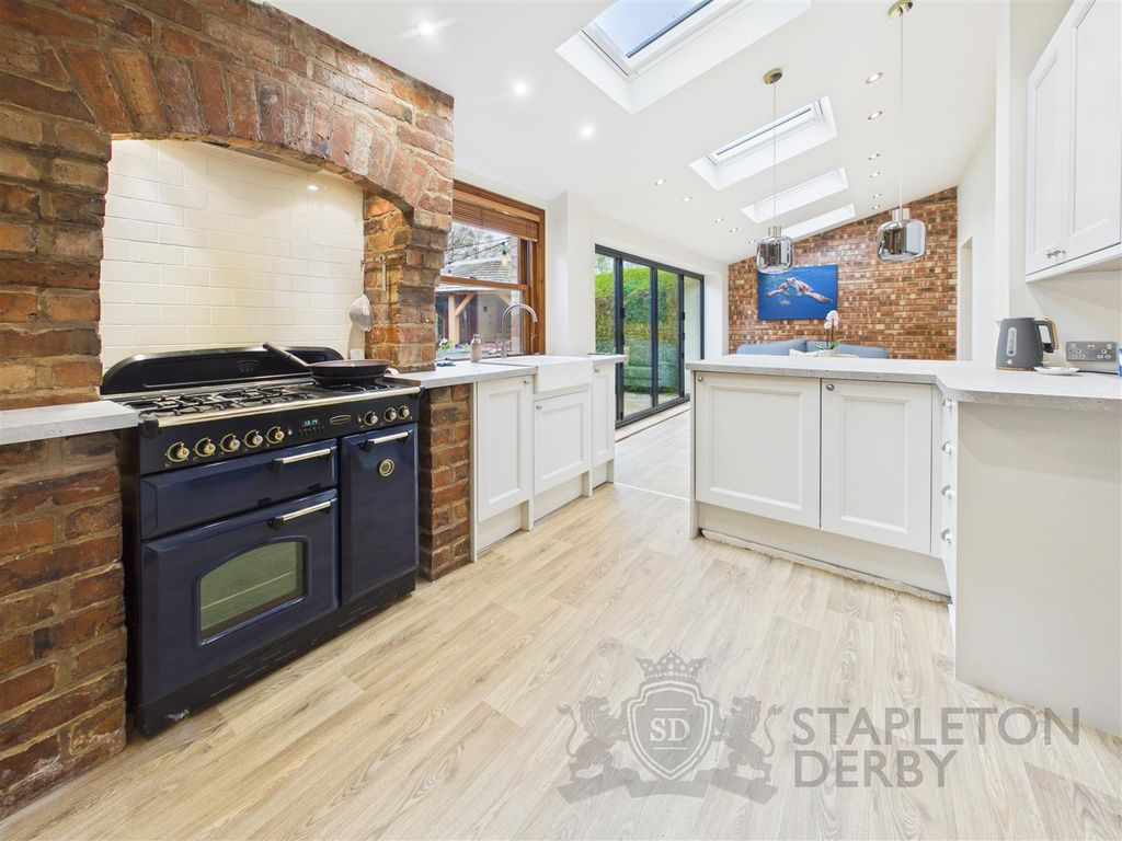 Property photo 3 of 42 Cam04709G0-Pr0371-Still023.Jpg