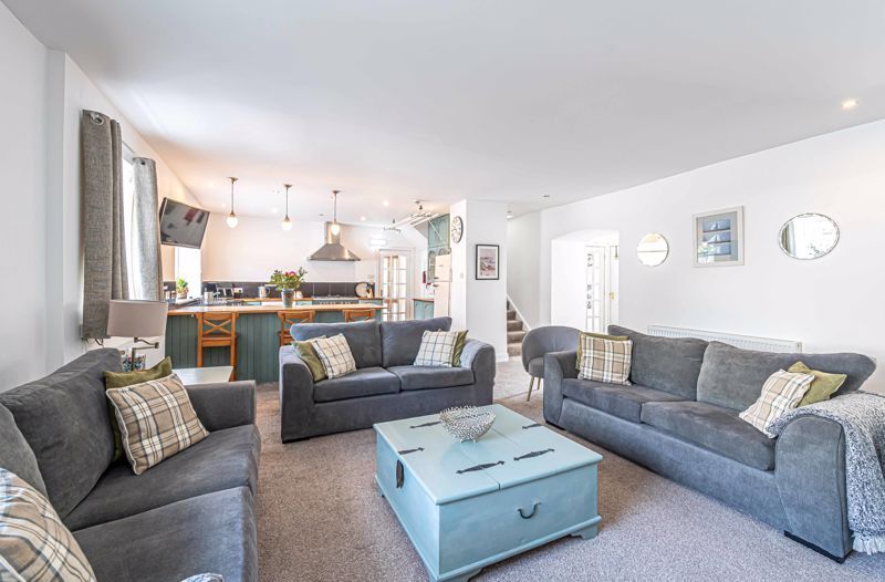 Property photo 2 of 76 Lounge Area