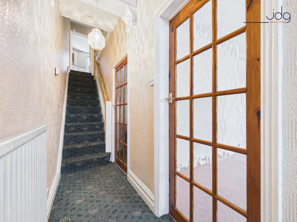 Property photo 2 of 16 Hallway