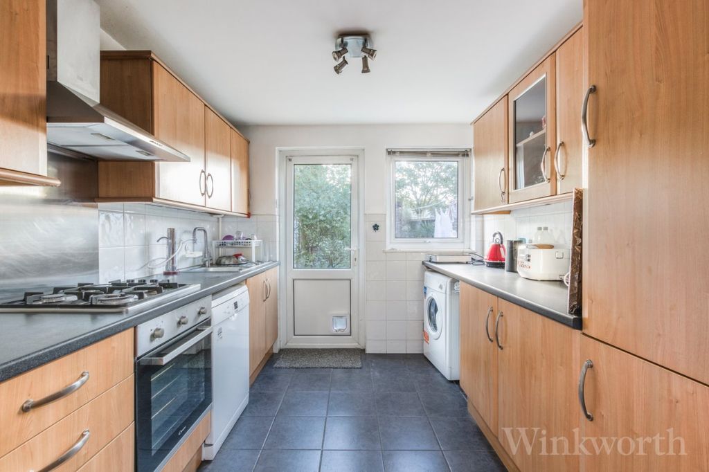 Property photo 2 of 19 Picture No. 24