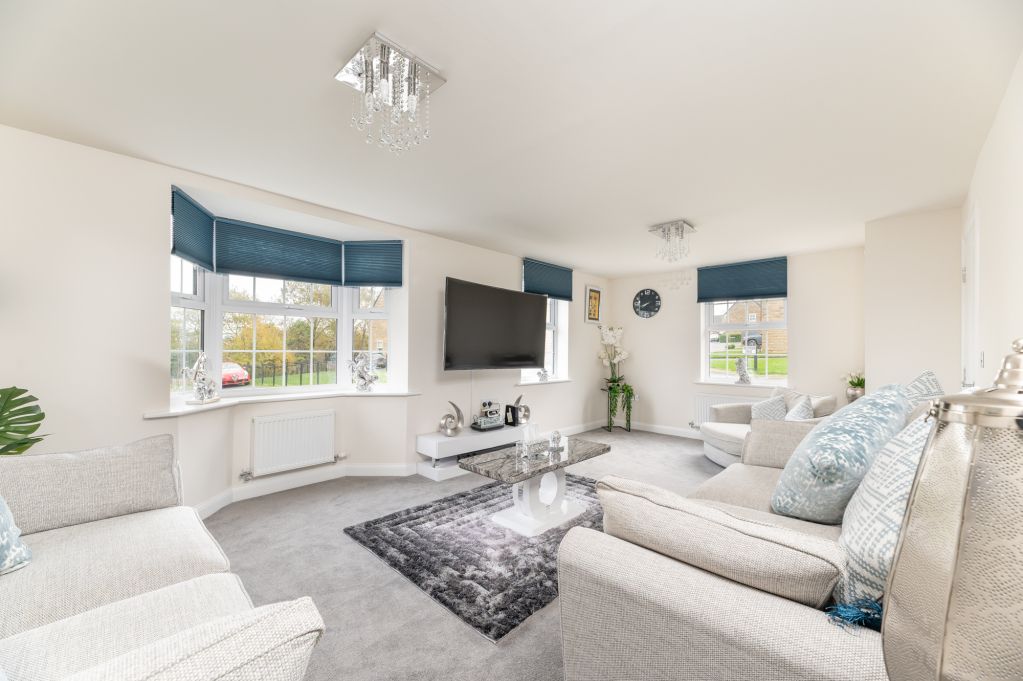 Property photo 2 of 34 Lounge