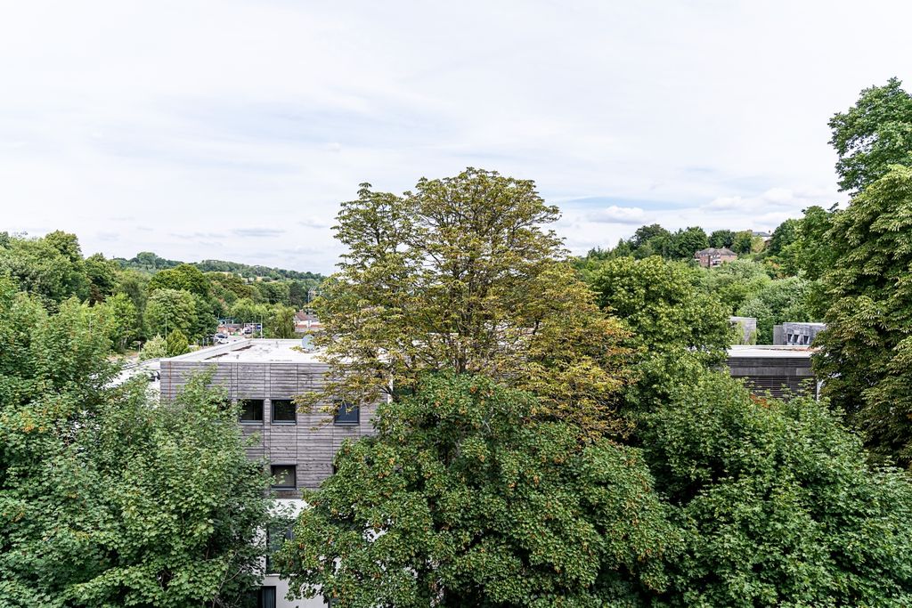 Property photo 3 of 9 Whyteleafe House ...