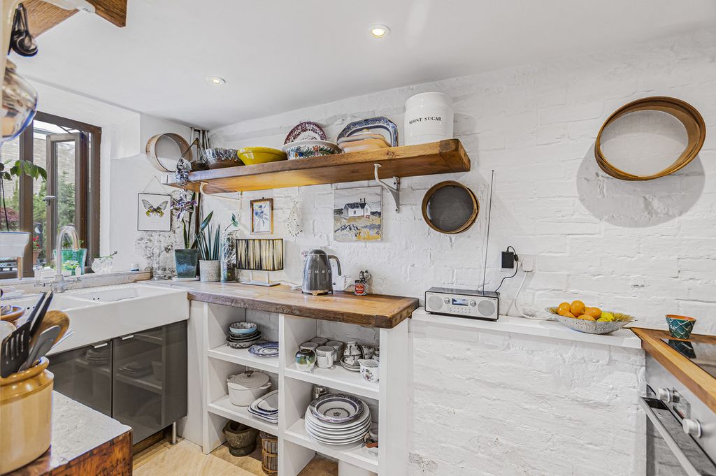 Property photo 3 of 28