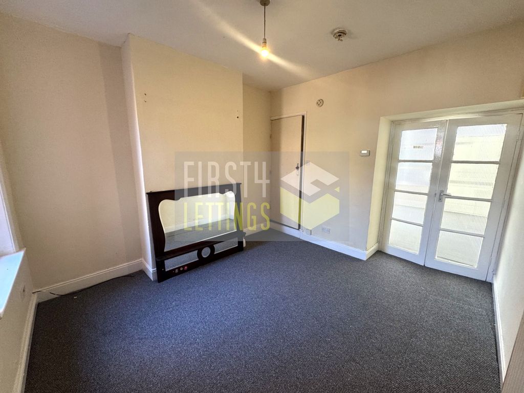 Property photo 3 of 9 Photo 1