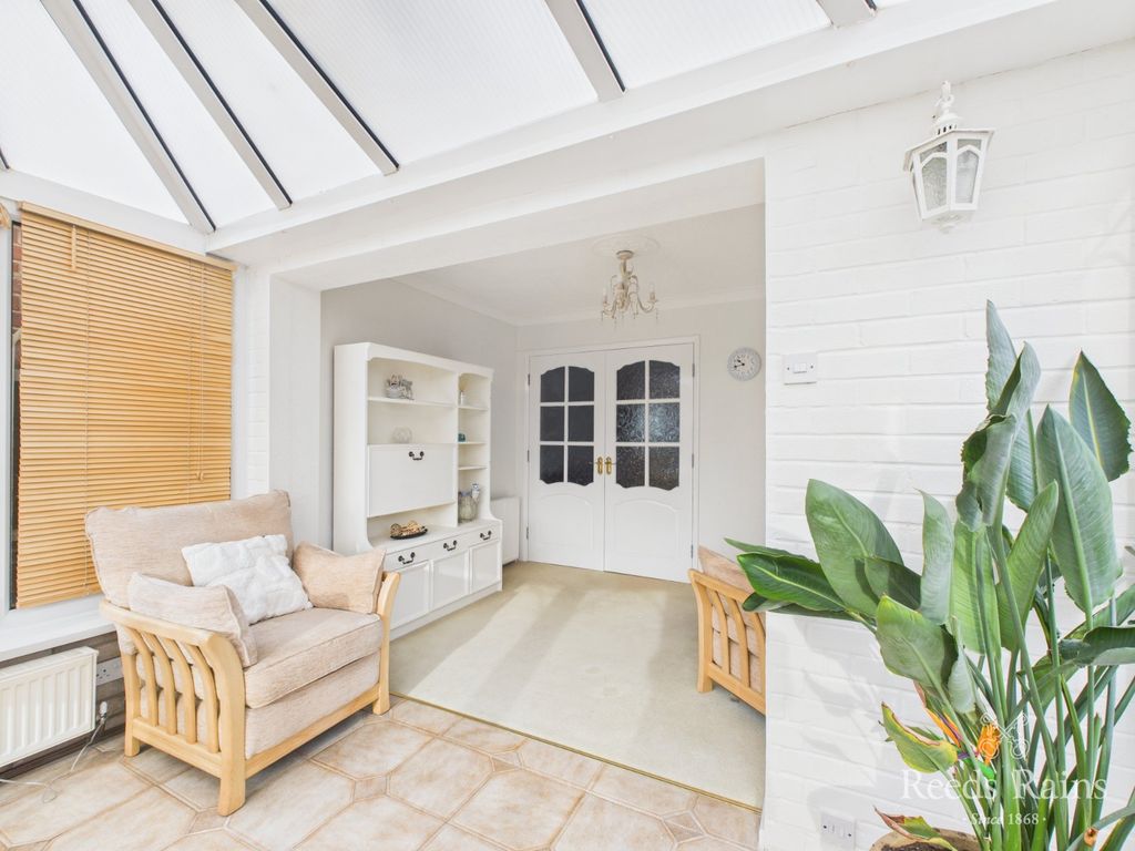 Property photo 2 of 21 Conservatory