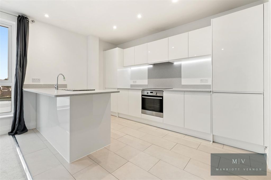 Property photo 3 of 11 Faversham House 15 MV-2.Jpg