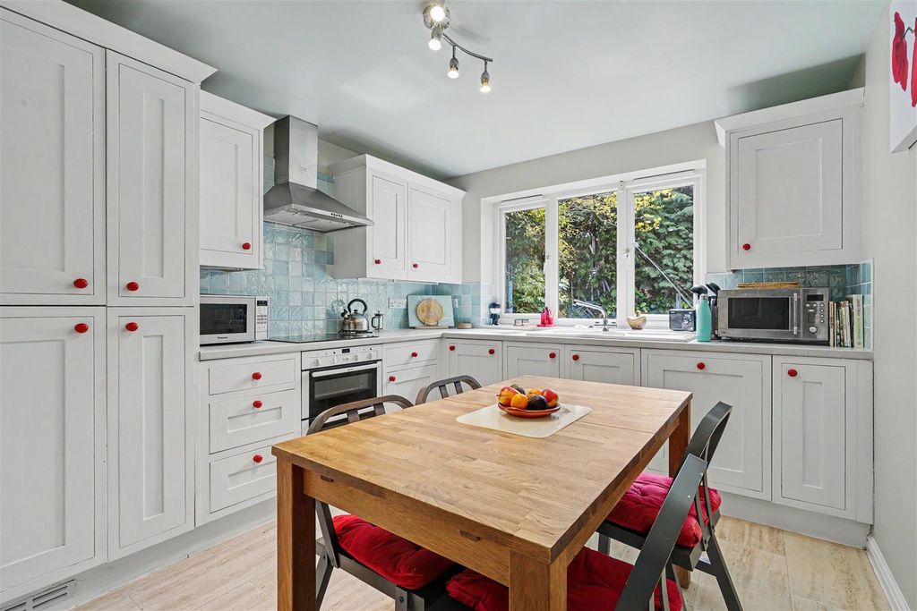 Property photo 2 of 29 Breakfast Kitchen