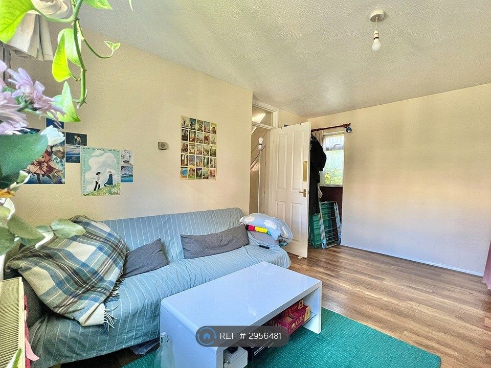 Property photo 2 of 20 Living Room