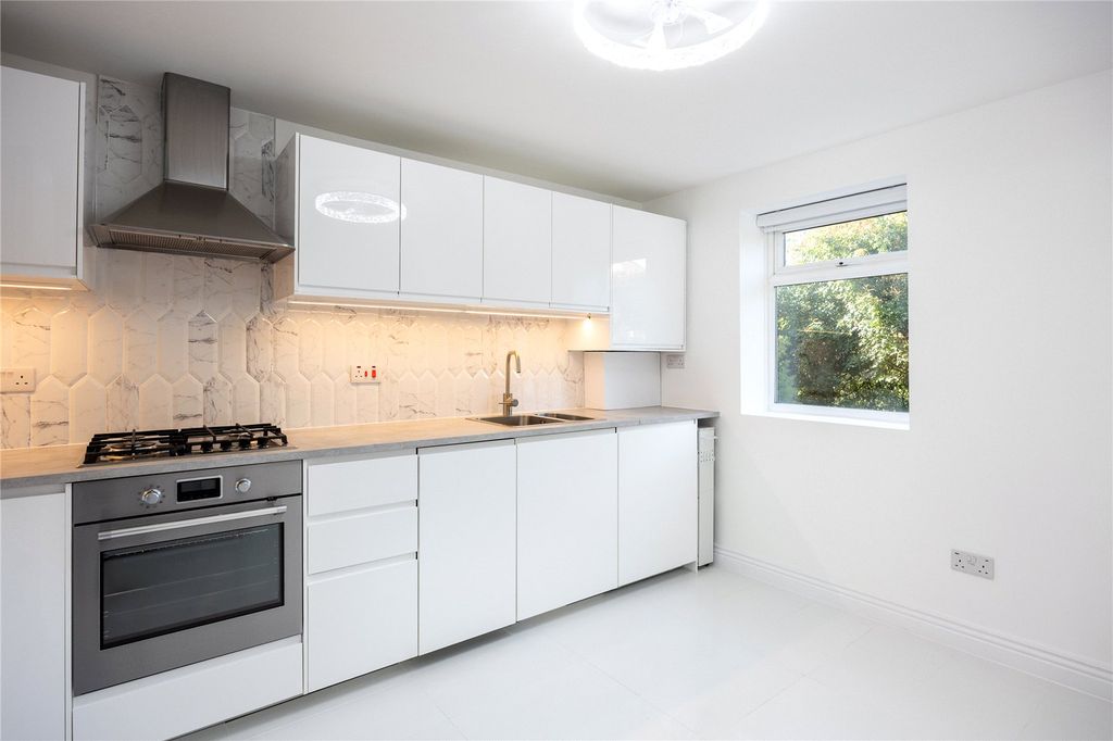 Property photo 2 of 9 Kitchen