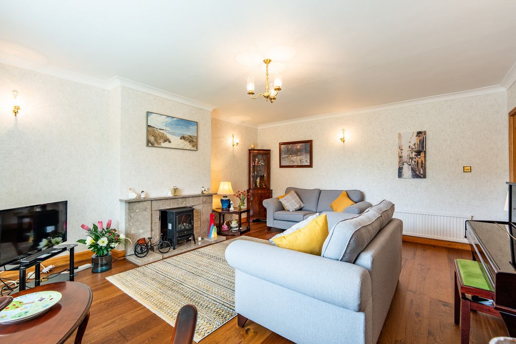 Property photo 3 of 49