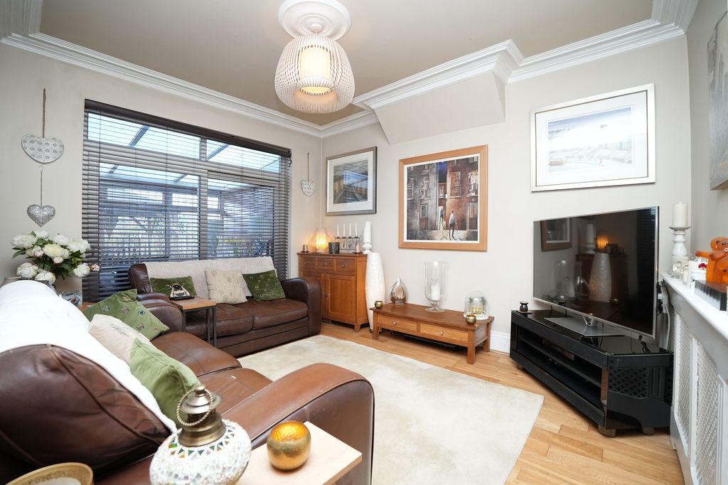 Property photo 3 of 27