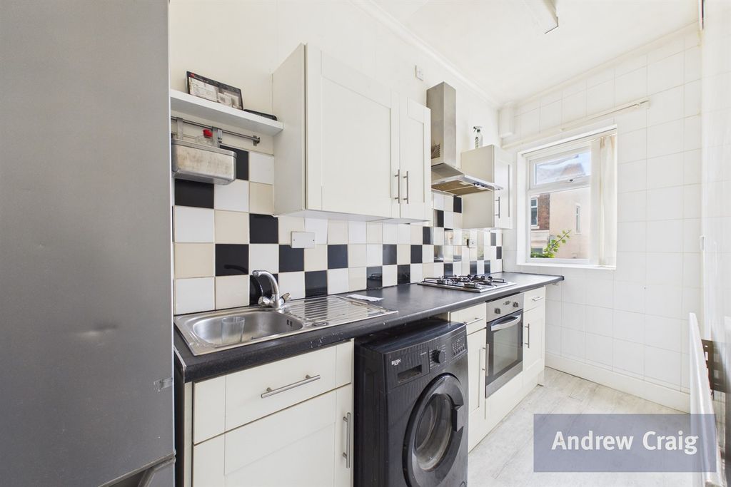 Property photo 2 of 7 Kitchen