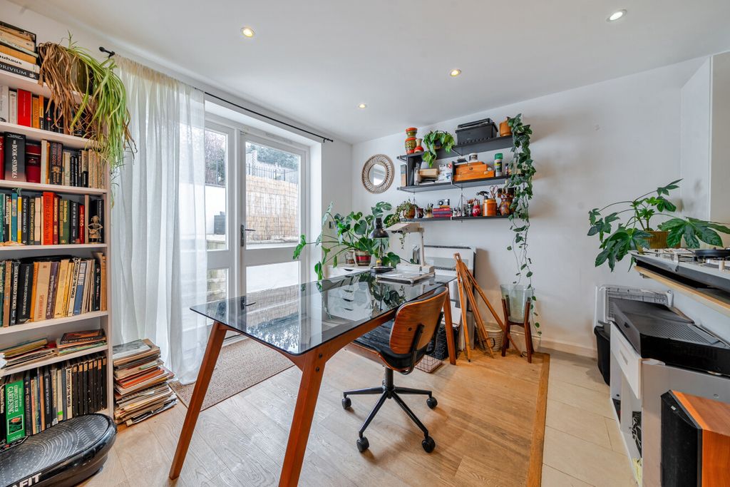 Property photo 3 of 15 1432327-4-69ce2Dd...