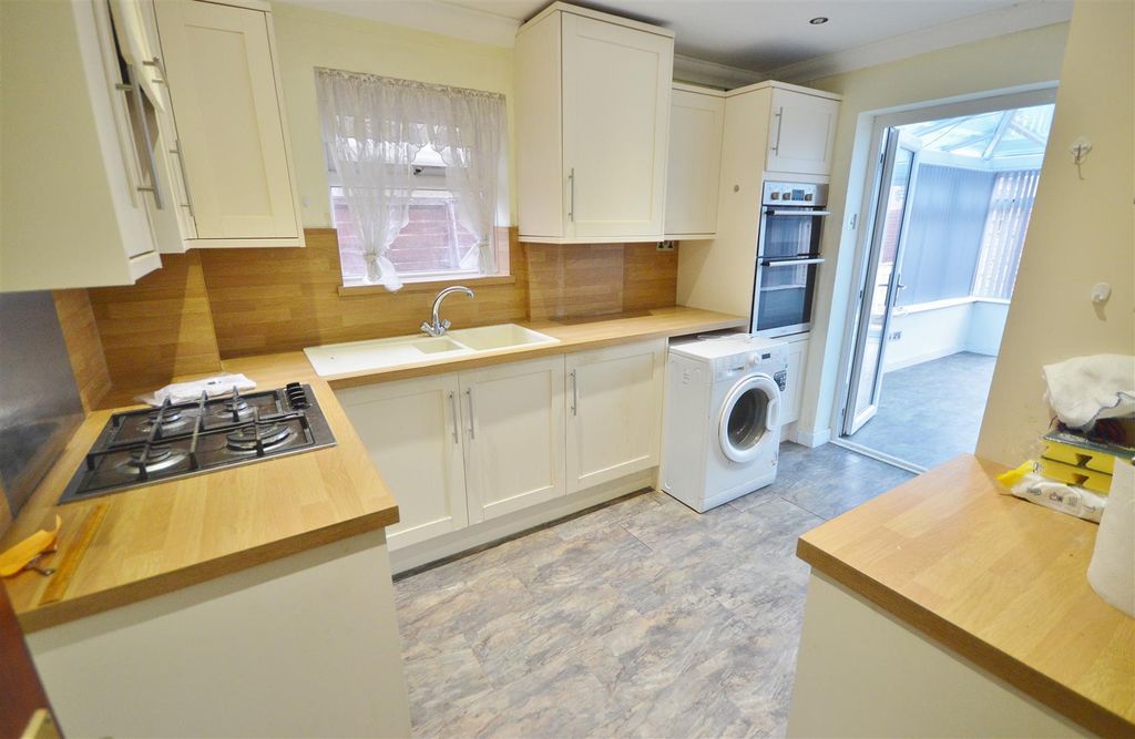 Property photo 3 of 17 Kitchen