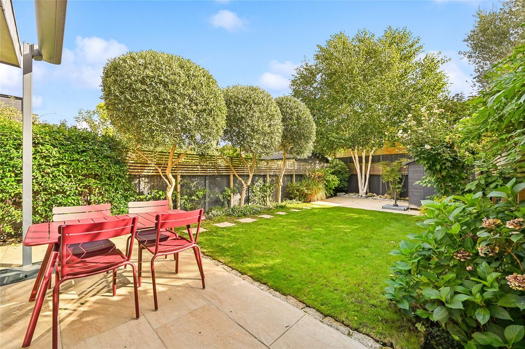 Property photo 3 of 12 Garden