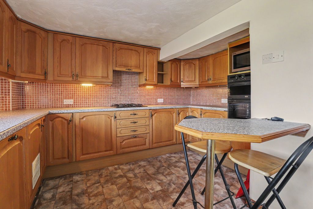 Property photo 3 of 36