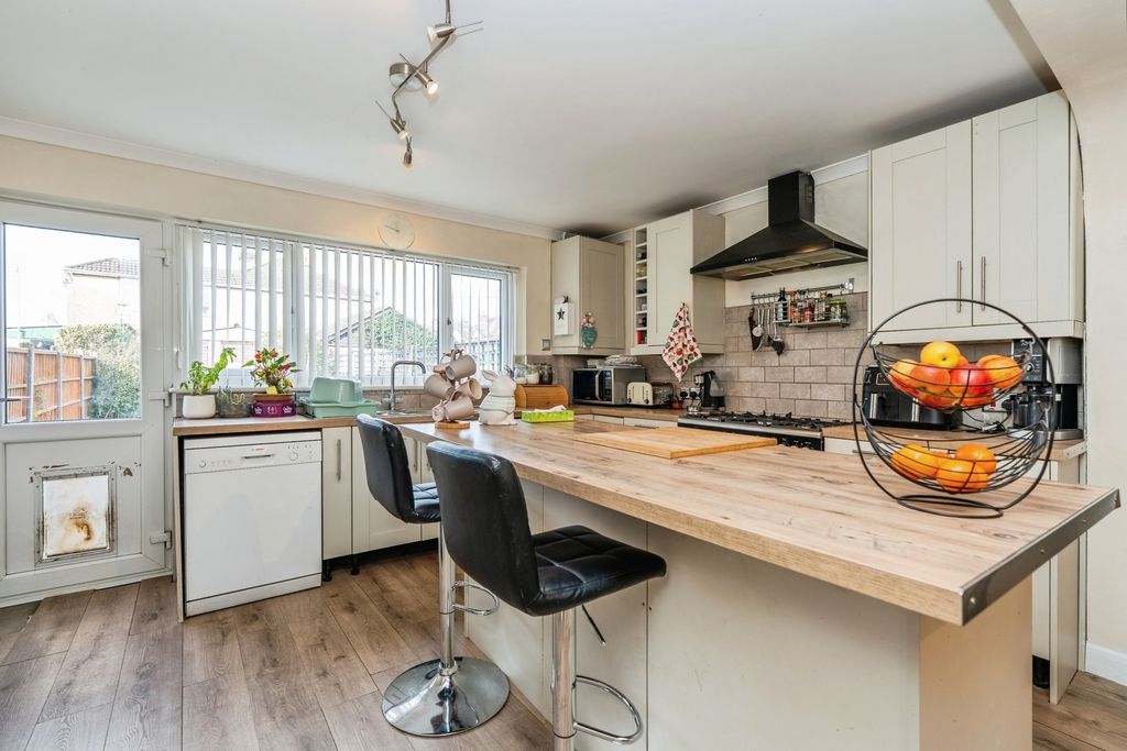 Property photo 3 of 17 Photo