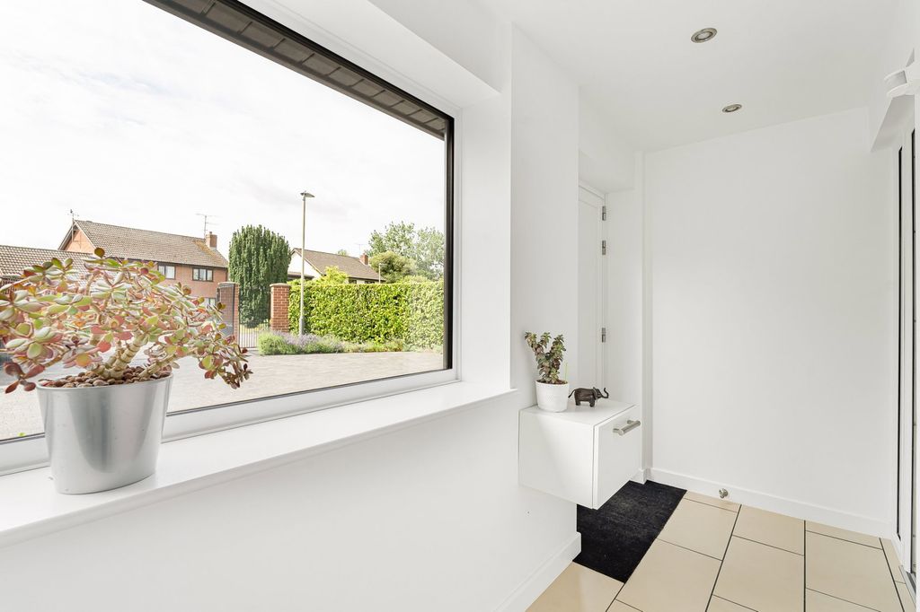 Property photo 2 of 38