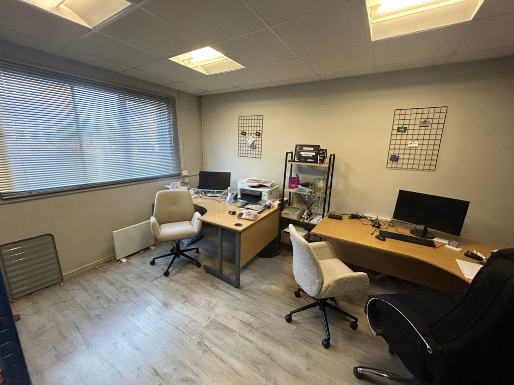 Property photo 3 of 7 Photo 6