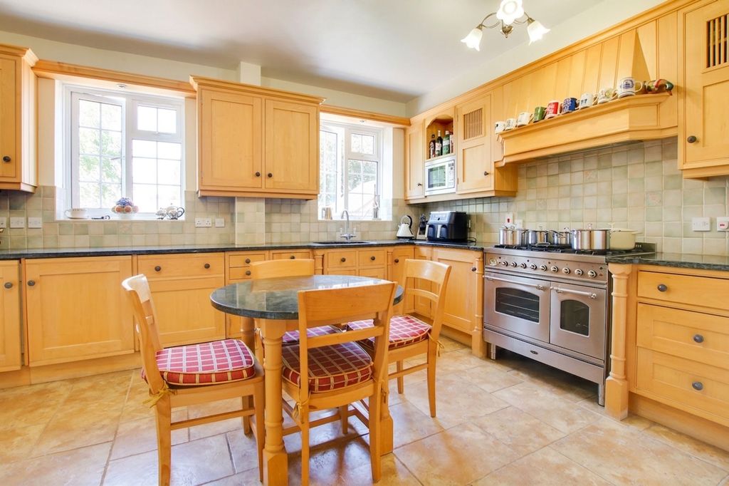 Property photo 2 of 27