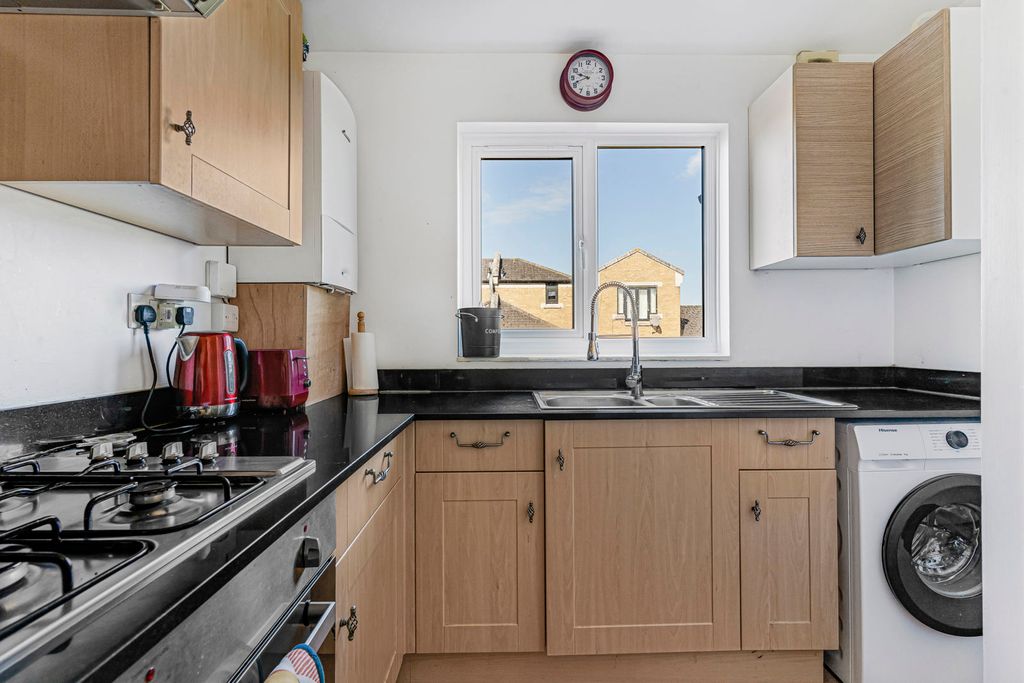 Property photo 3 of 19 Kitchen