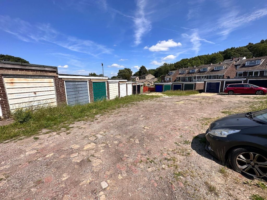 Property photo 1 of 2