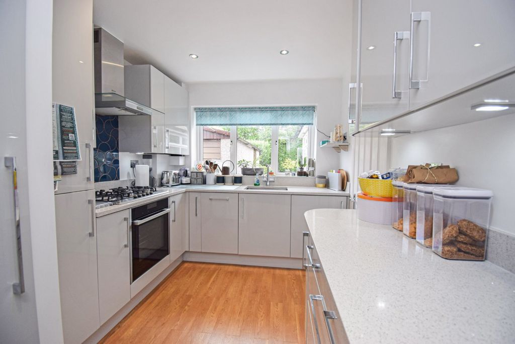Property photo 3 of 13 Kitchen
