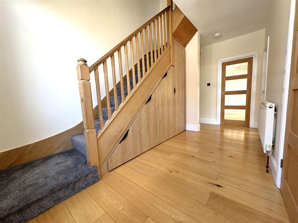 Property photo 2 of 23 Entrance Hallway