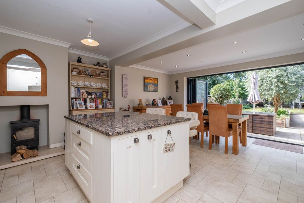 Property photo 2 of 17