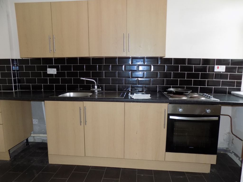 Property photo 3 of 7 Kitchen