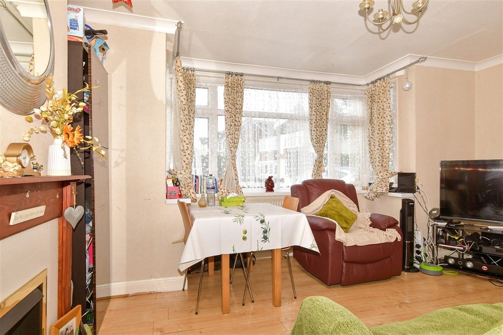 Property photo 3 of 12 Lounge