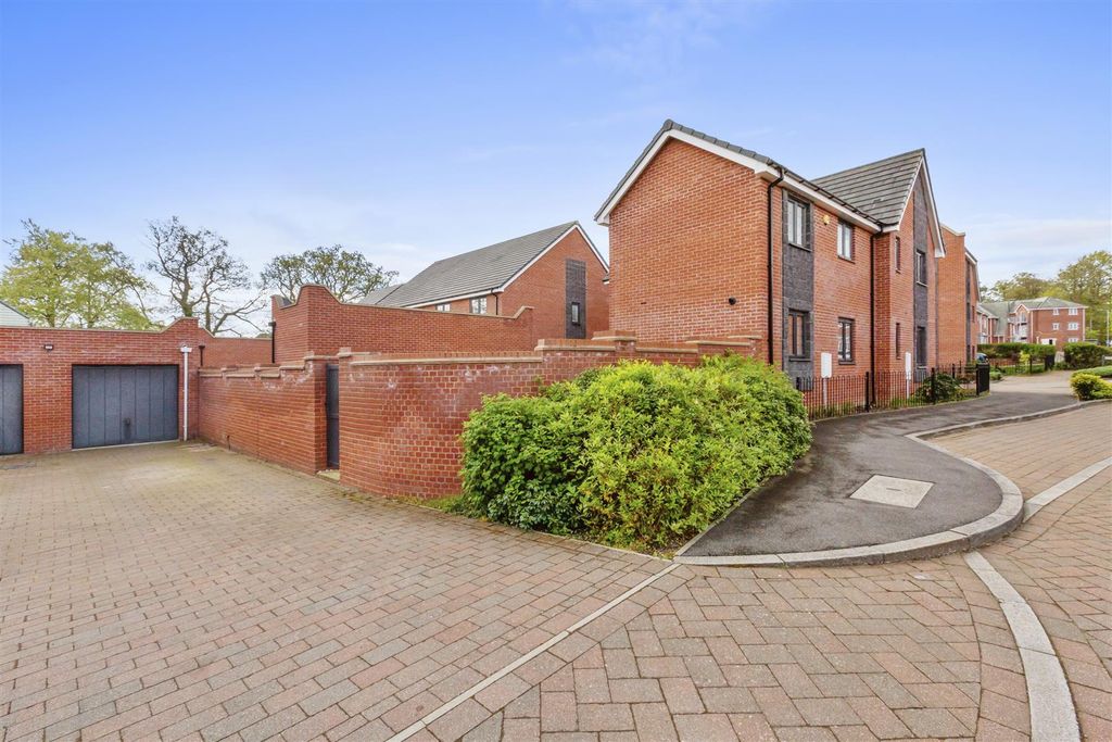 Property photo 2 of 16