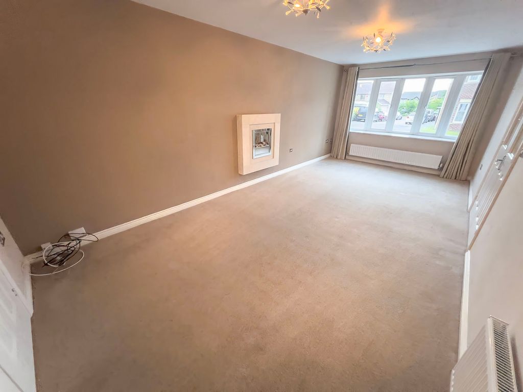 Property photo 3 of 16 Lounge