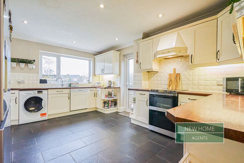 Property photo 2 of 40 Photo 4