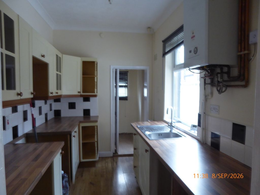 Property photo 2 of 10 Kitchen