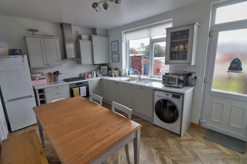 Property photo 3 of 13 Kitchen