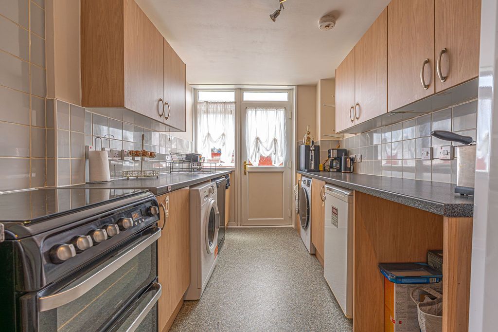 Property photo 3 of 24