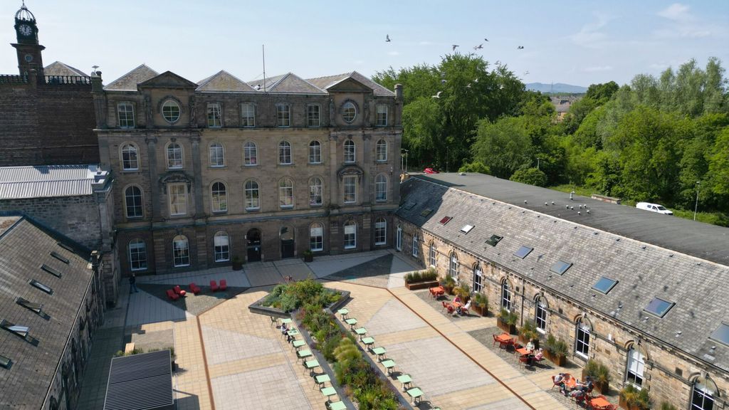 Property photo 1 of 6 Default