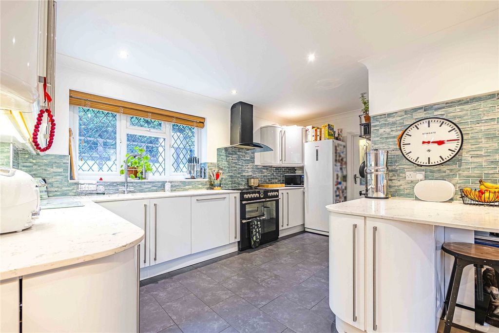 Property photo 2 of 17 Picture No. 27