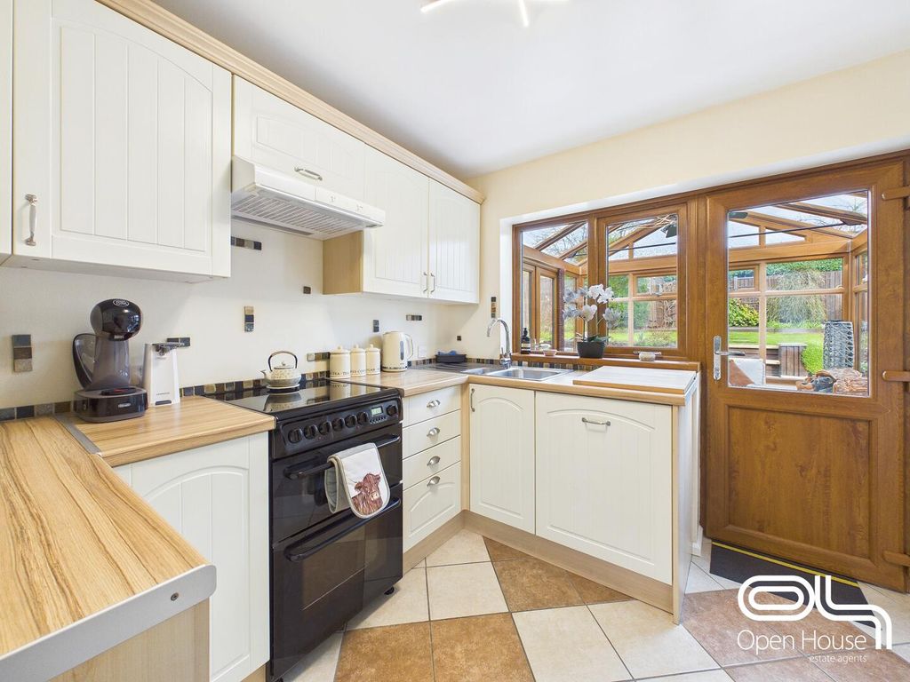 Property photo 3 of 16 Kitchen