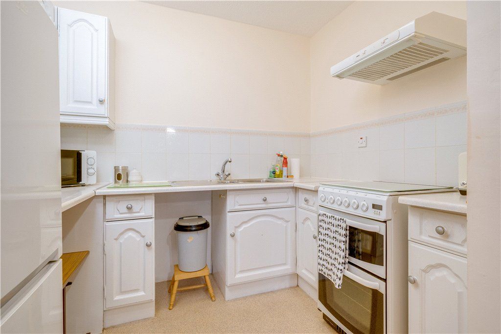 Property photo 3 of 10 Kitchen